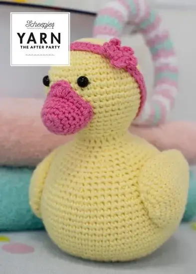 Amigurumi de pato con cinta en el pelo