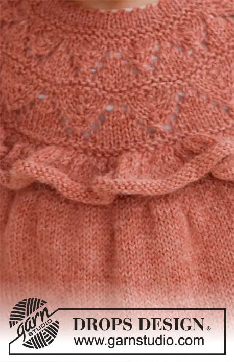 Detalle del canesú redondo de un vestido de punto para bebé