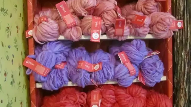 Preciosas lanas moradas de Lana y Telar
