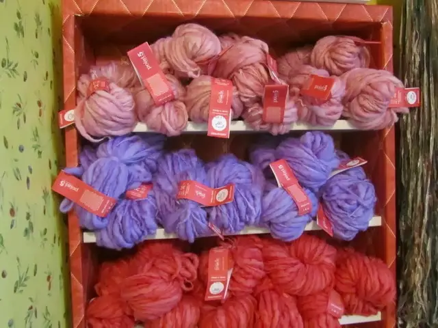 Preciosas lanas moradas de Lana y Telar